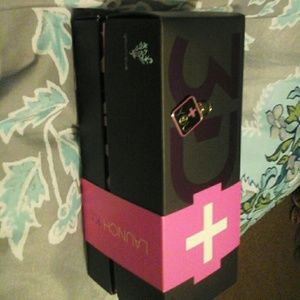 Younique 3D+ Launch kit box and Charm